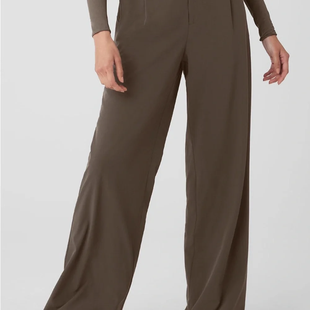 ALO Yoga Wide Leg Pants in Brown